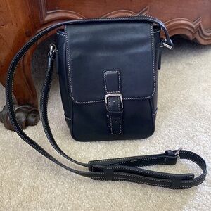 Cute black Coach vintage camera bag crossbody